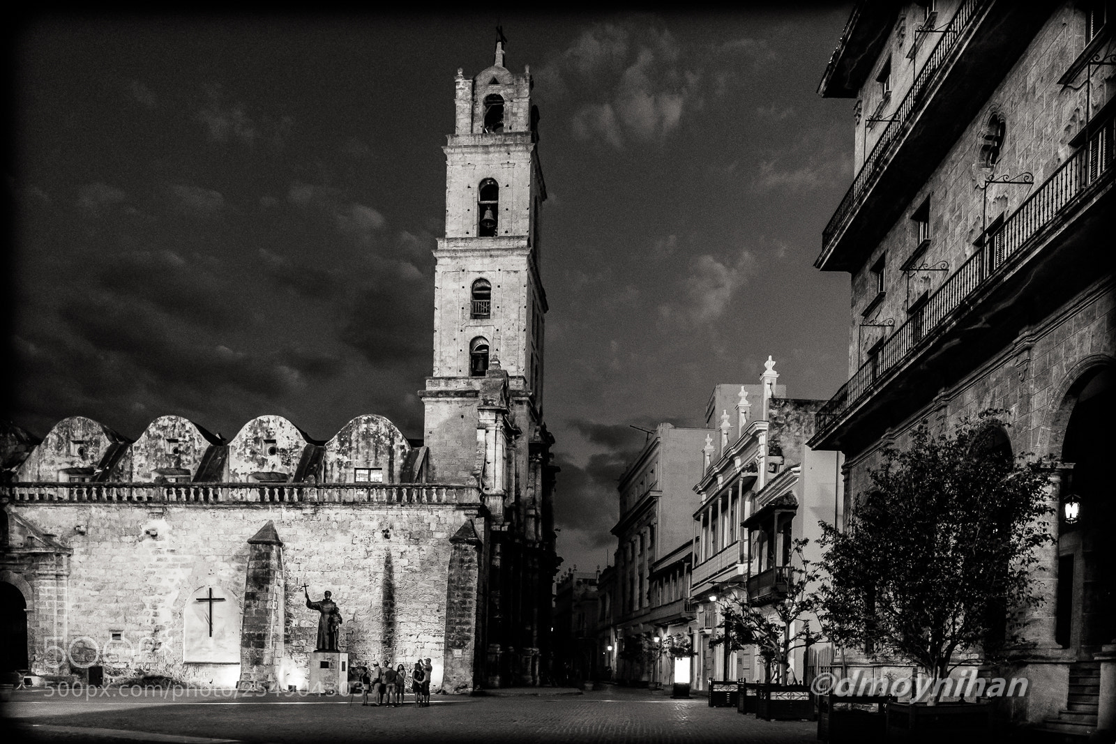 Fujifilm X100F sample photo. Havana plaza night photography