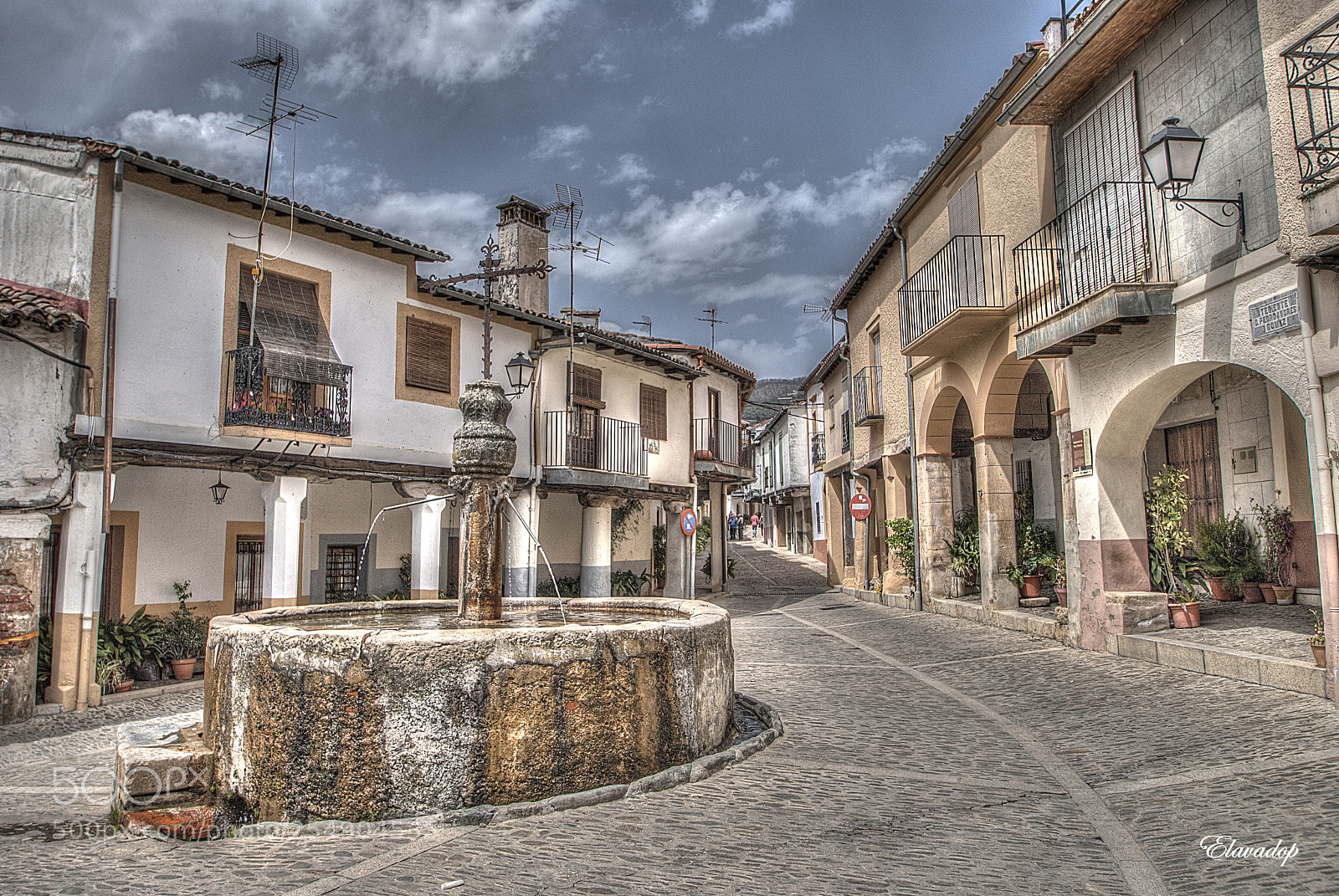 Nikon D3000 sample photo. Fuente de los tres photography