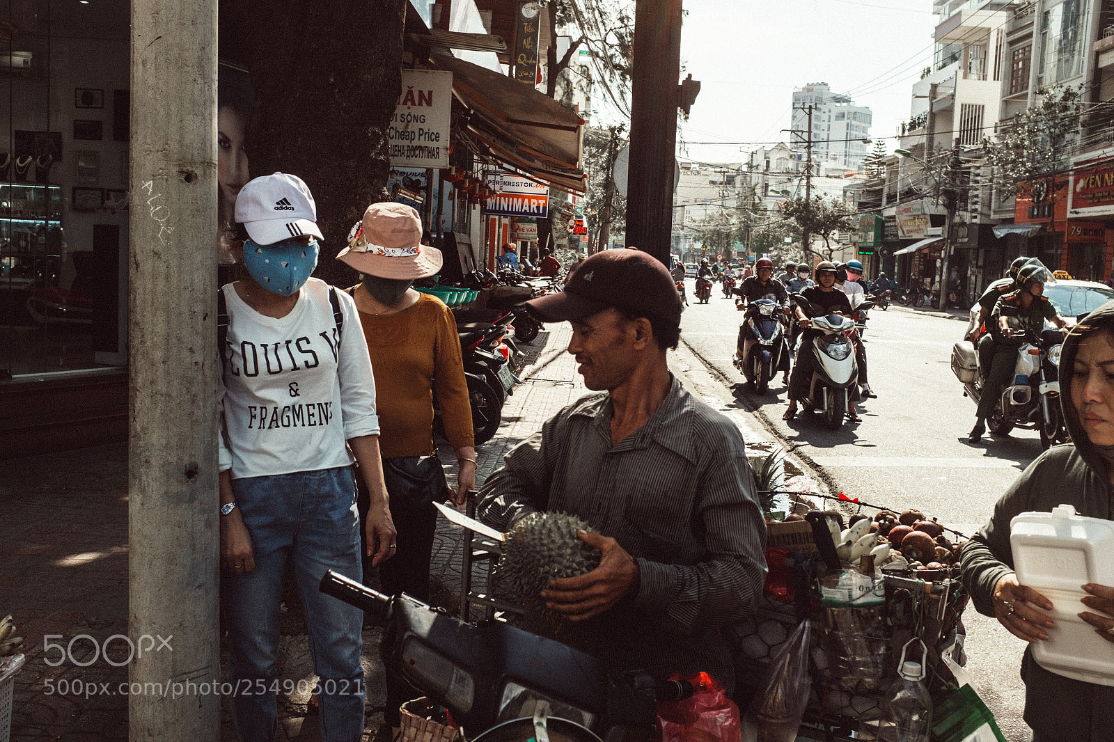 Fujifilm X100T sample photo. The vietnamese who sell photography
