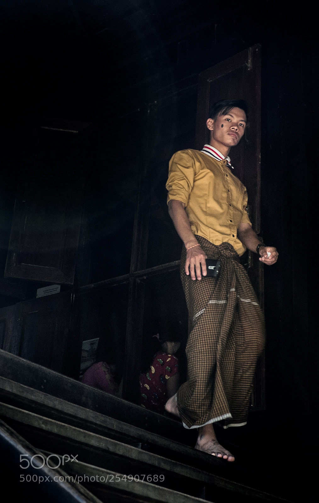 Panasonic Lumix DMC-GH4 sample photo. The longyi photography
