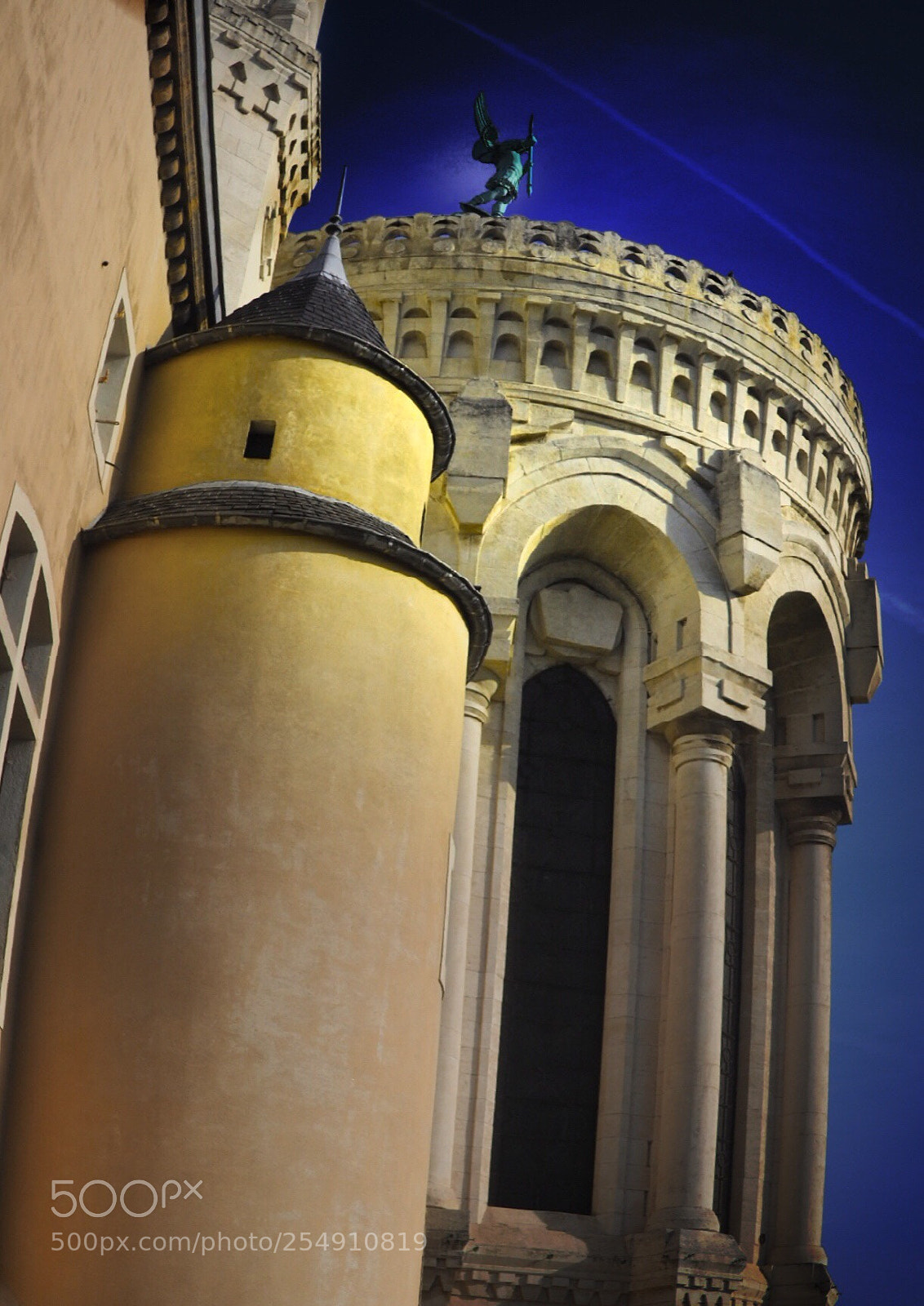 Olympus OM-D E-M10 II sample photo. Columns photography