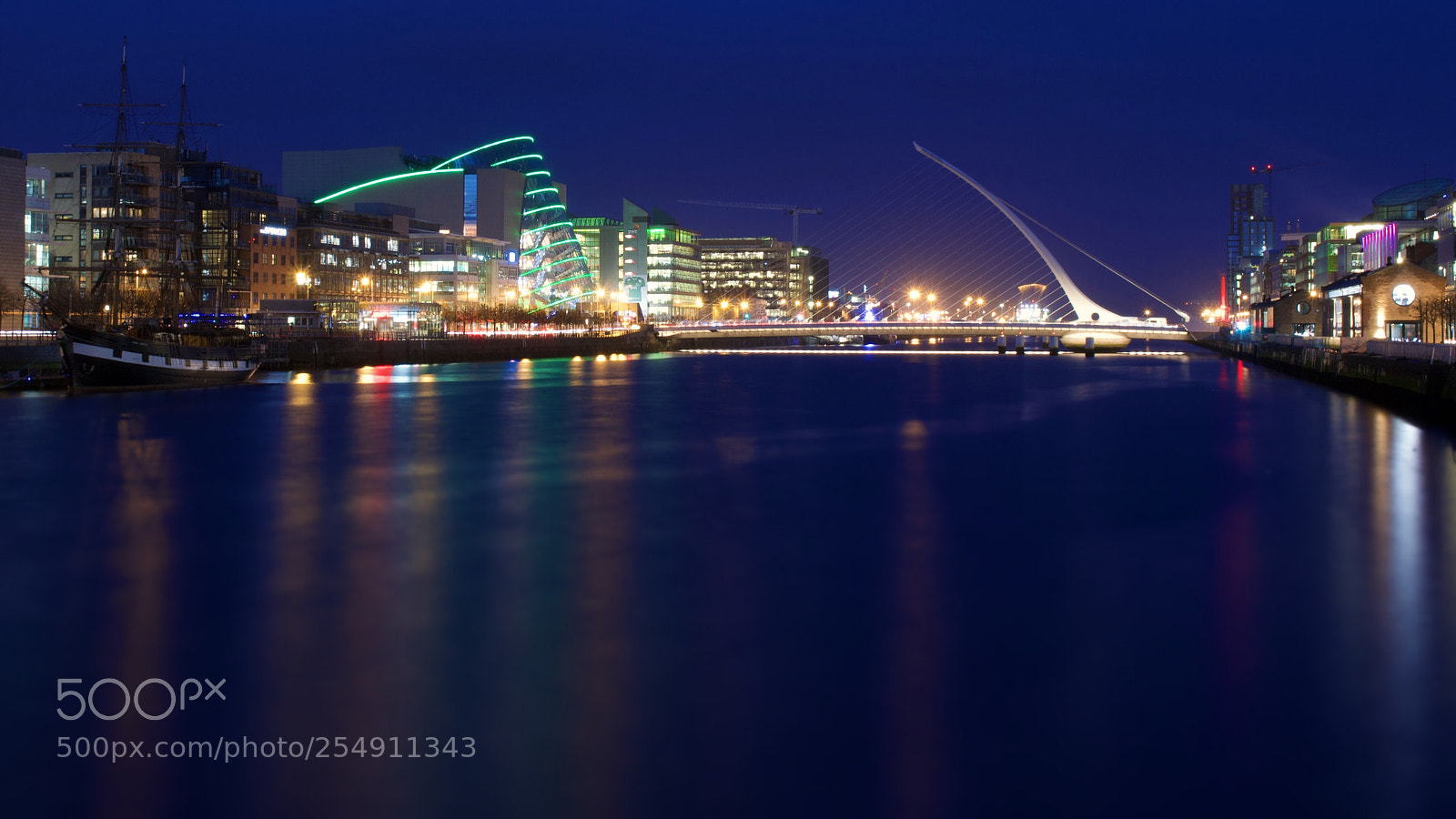 Nikon D3100 sample photo. Docklands photography