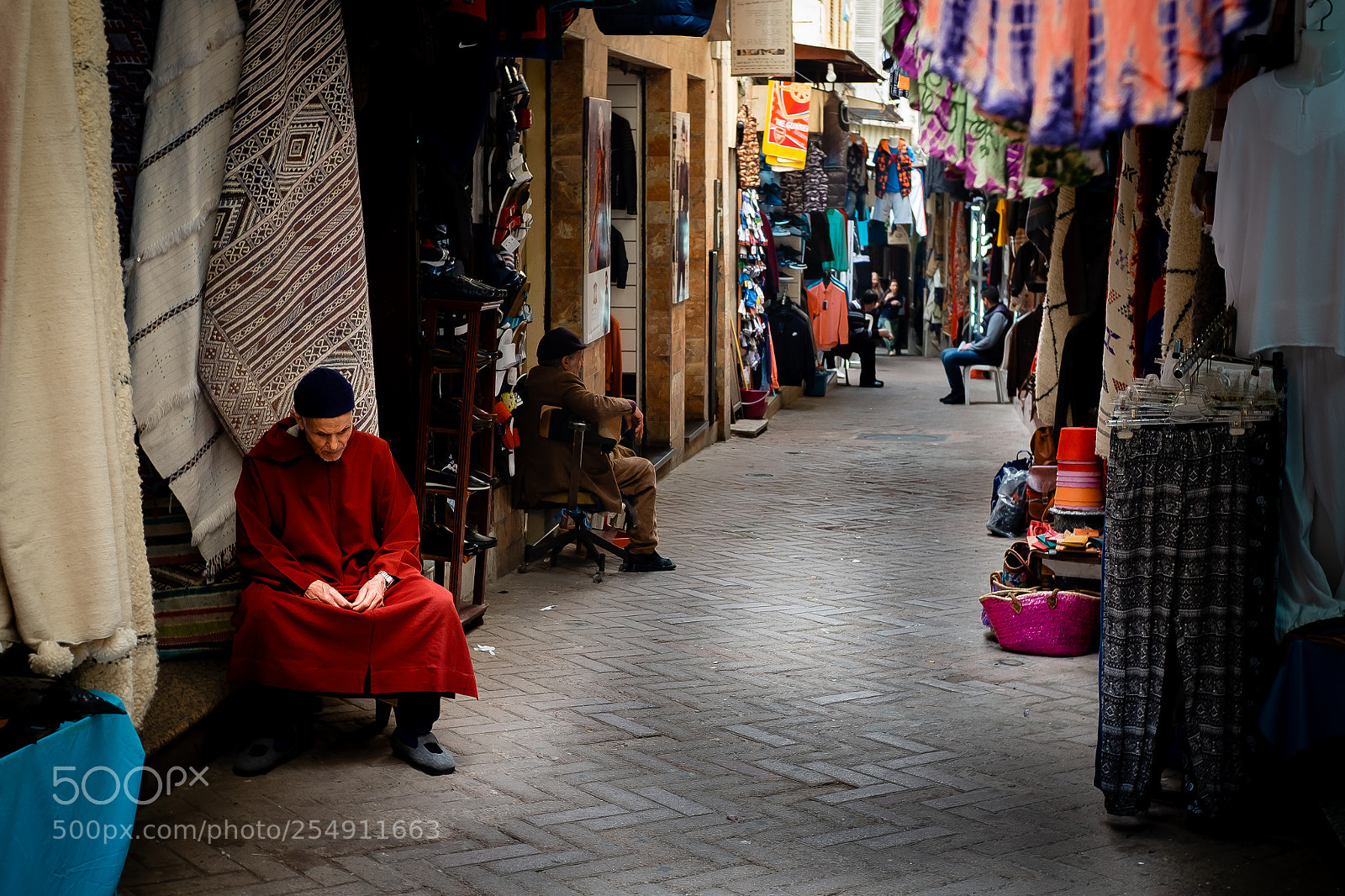 Fujifilm X-Pro1 sample photo. Men in red photography