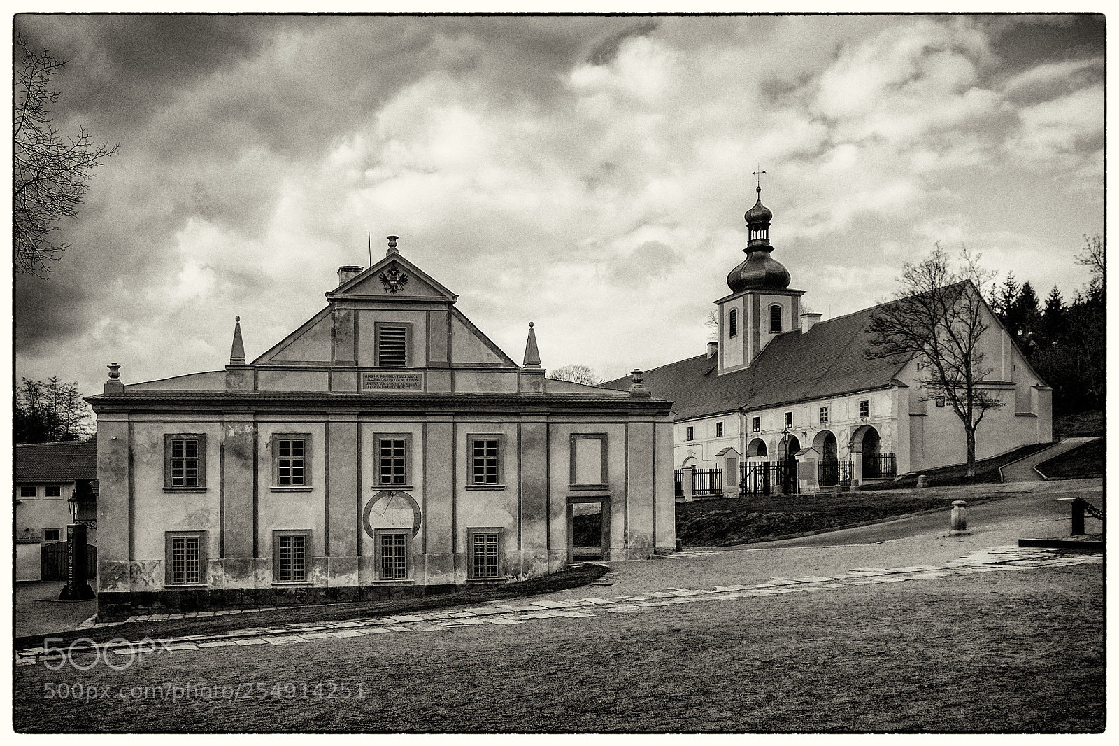 Fujifilm X-E1 sample photo. Monastery courtyard photography