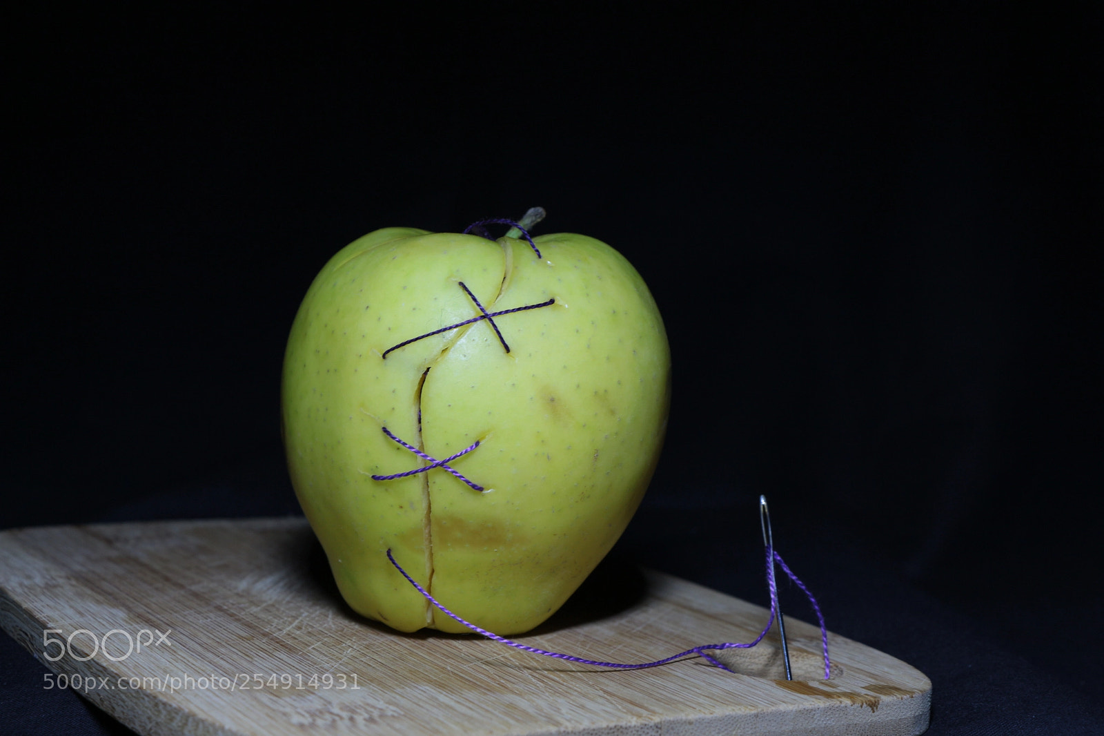 Canon EOS 700D (EOS Rebel T5i / EOS Kiss X7i) sample photo. Injured apple photography