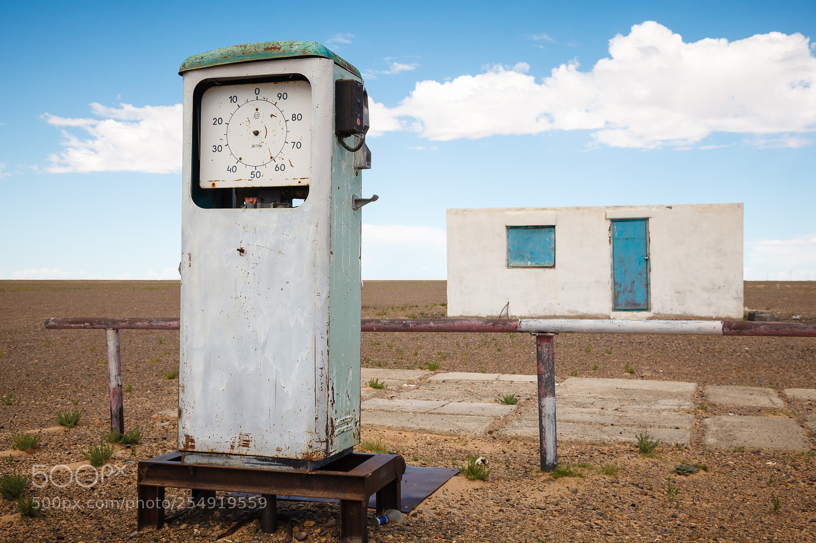 Canon EOS 5D Mark II sample photo. Mongolia – abandoned petrol station photography
