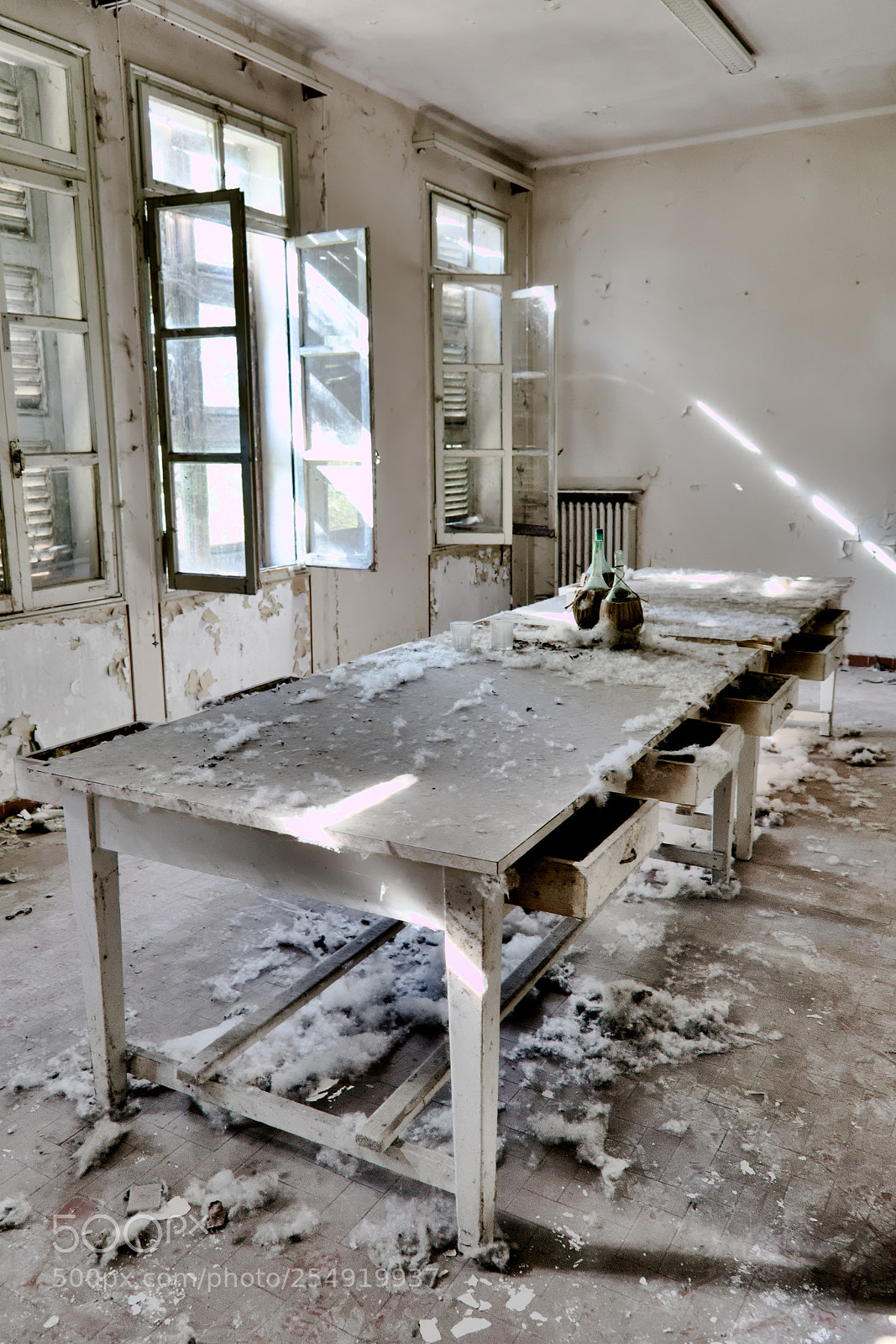 Fujifilm X-T1 sample photo. The table photography