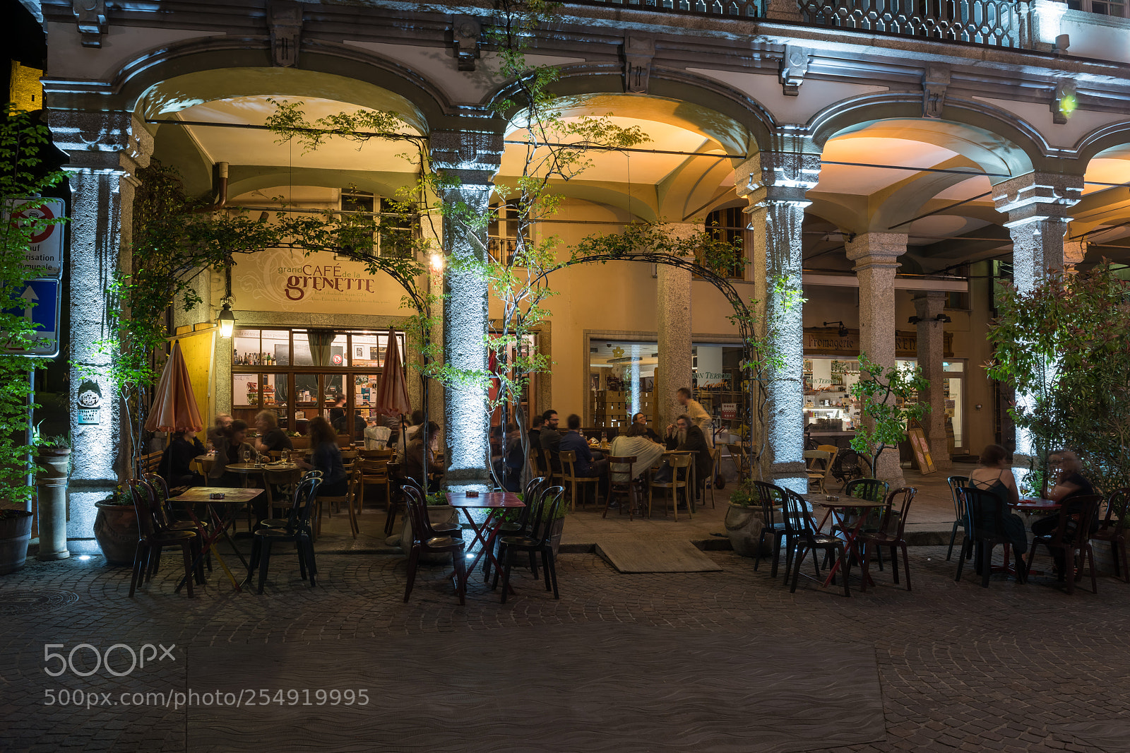 Nikon D850 sample photo. Strassencafe in der altstadt photography