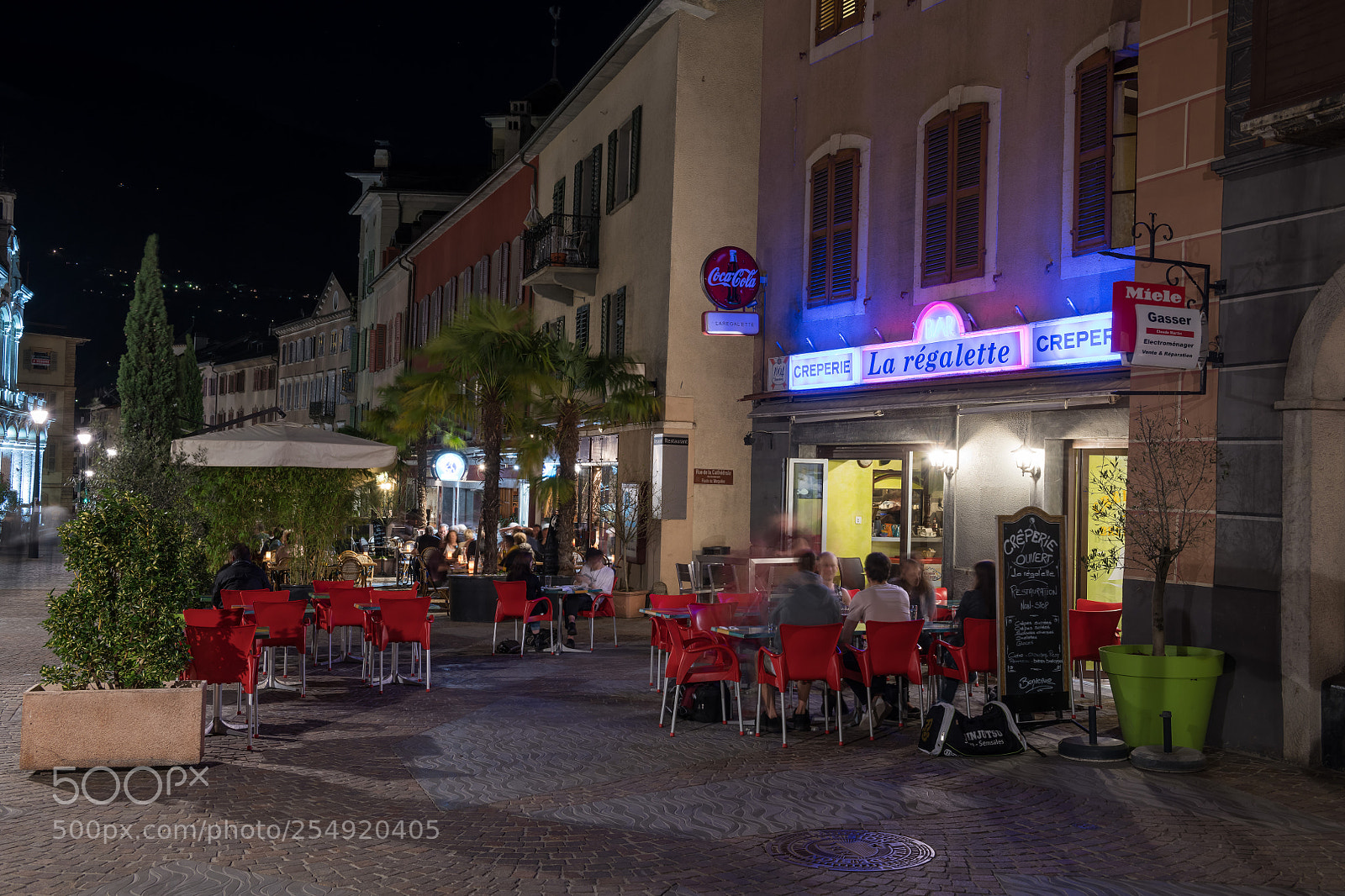 Nikon D850 sample photo. Strassencafe in der altstadt photography