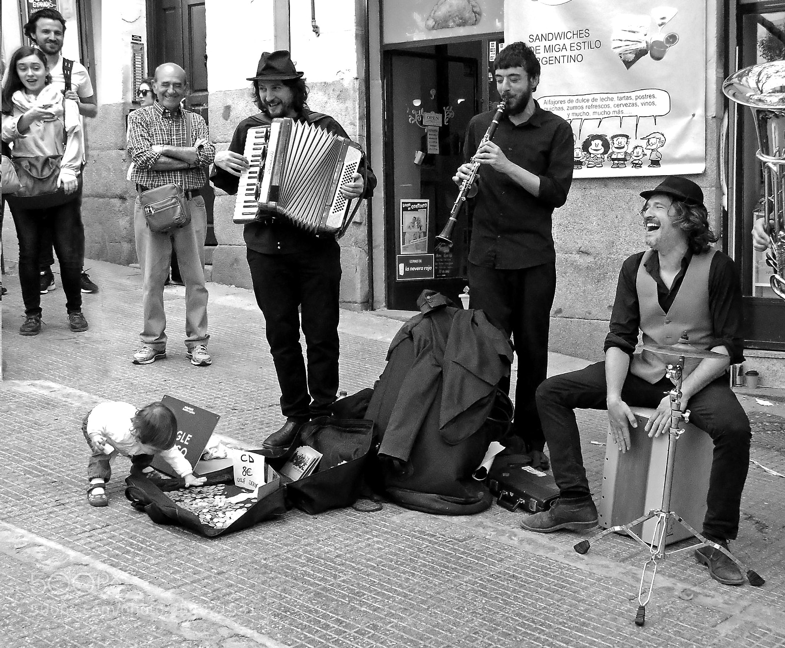 Pentax K-50 sample photo. Street musicians and children photography
