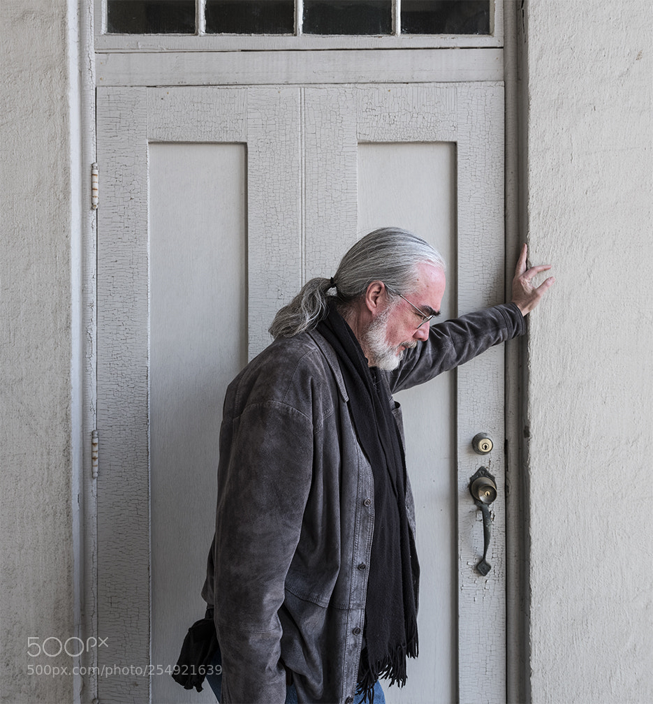 Fujifilm GFX 50S sample photo. Buddy by the door photography