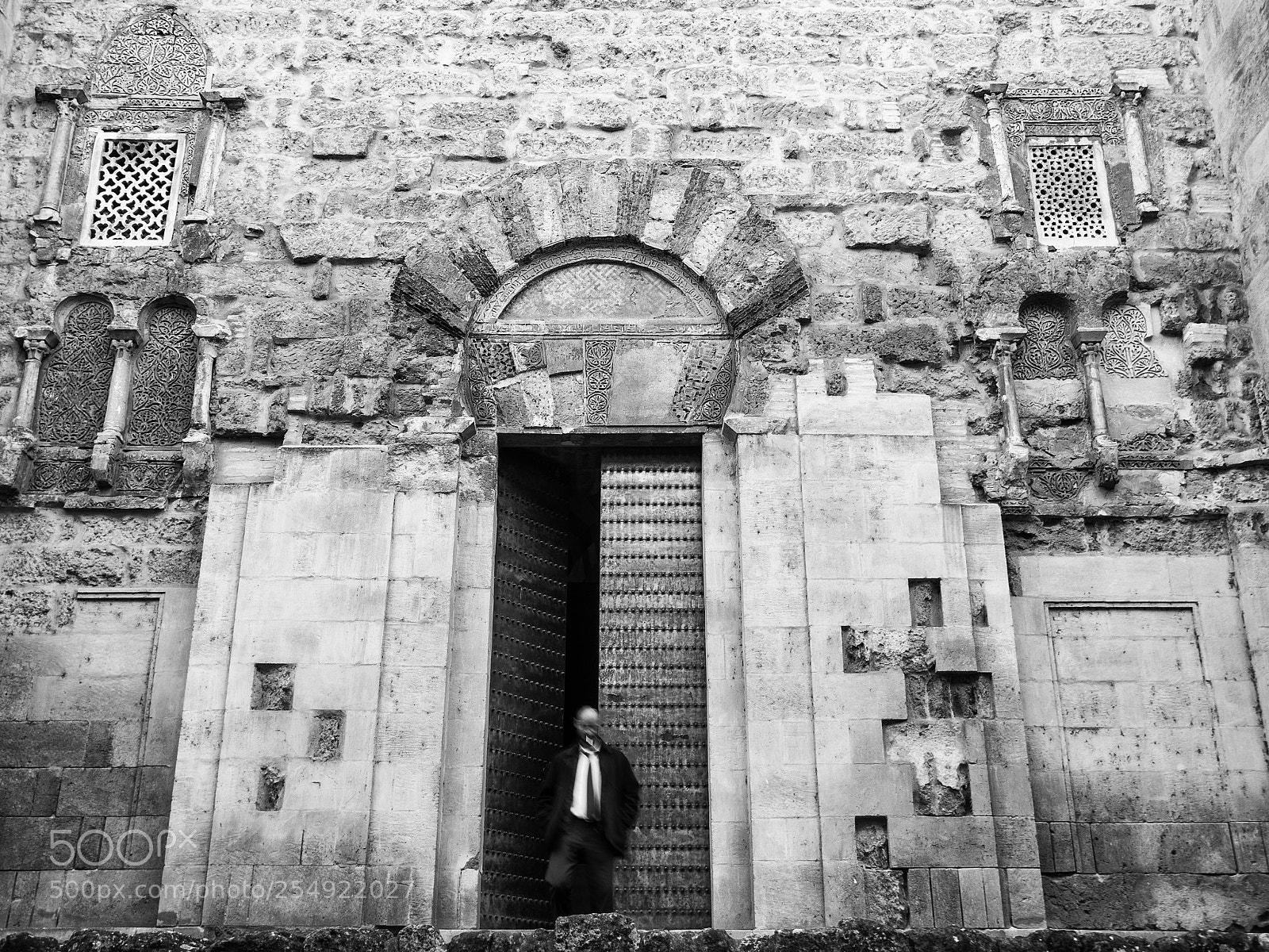 Olympus OM-D E-M1 sample photo. Puerta del sagrario, mezquita photography