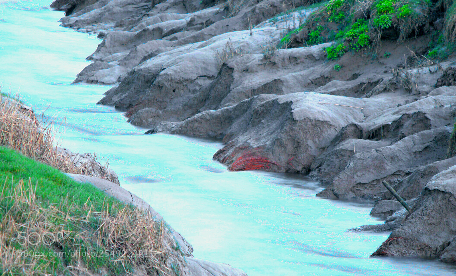 Canon EOS 1300D (EOS Rebel T6 / EOS Kiss X80) sample photo. Smoky river photography