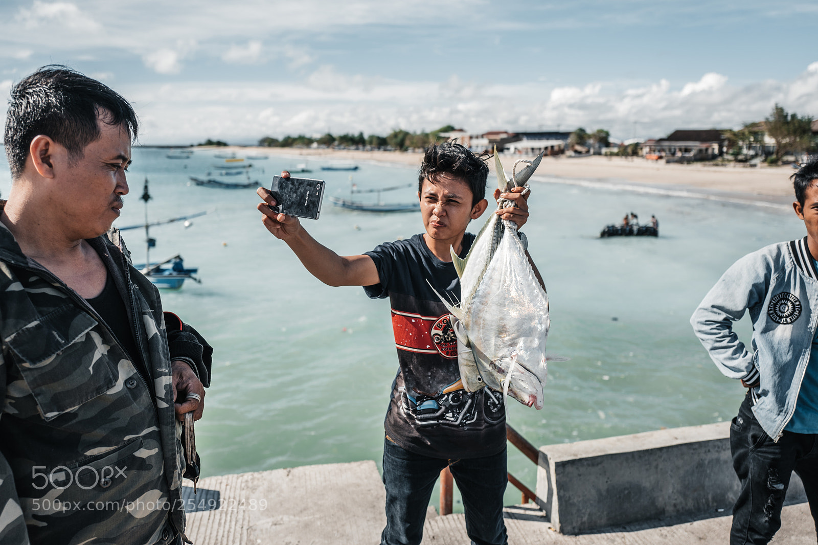 Leica Q (Typ 116) sample photo. Selfie fishes photography