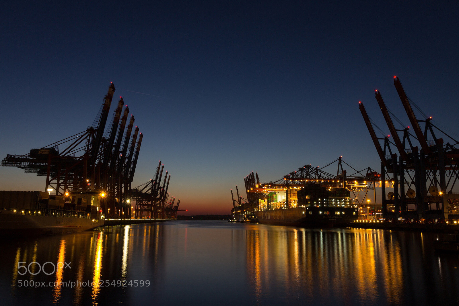 Canon EOS 600D (Rebel EOS T3i / EOS Kiss X5) sample photo. Blue hour in hamburg photography