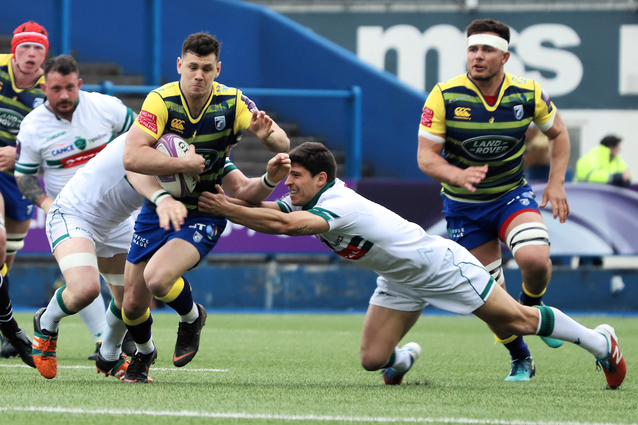 Canon EF 70-300 F4-5.6 IS II USM sample photo. Cardiff blues vs section paloise challenge cup photography