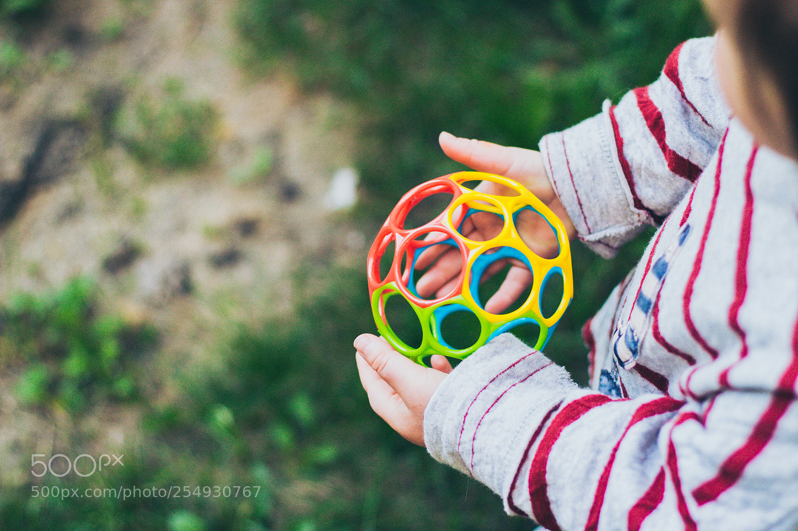 Canon EOS 100D (EOS Rebel SL1 / EOS Kiss X7) sample photo. Little toddler girl holding photography