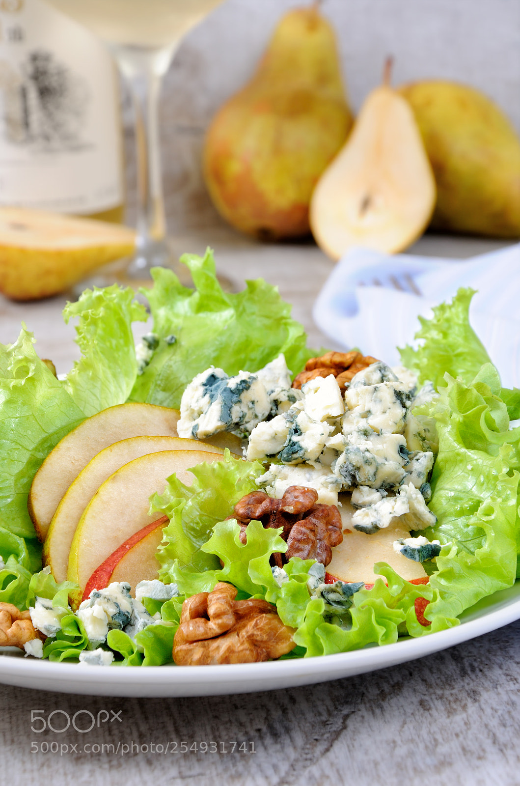 Nikon D90 sample photo. Gorgonzola salad with pear photography