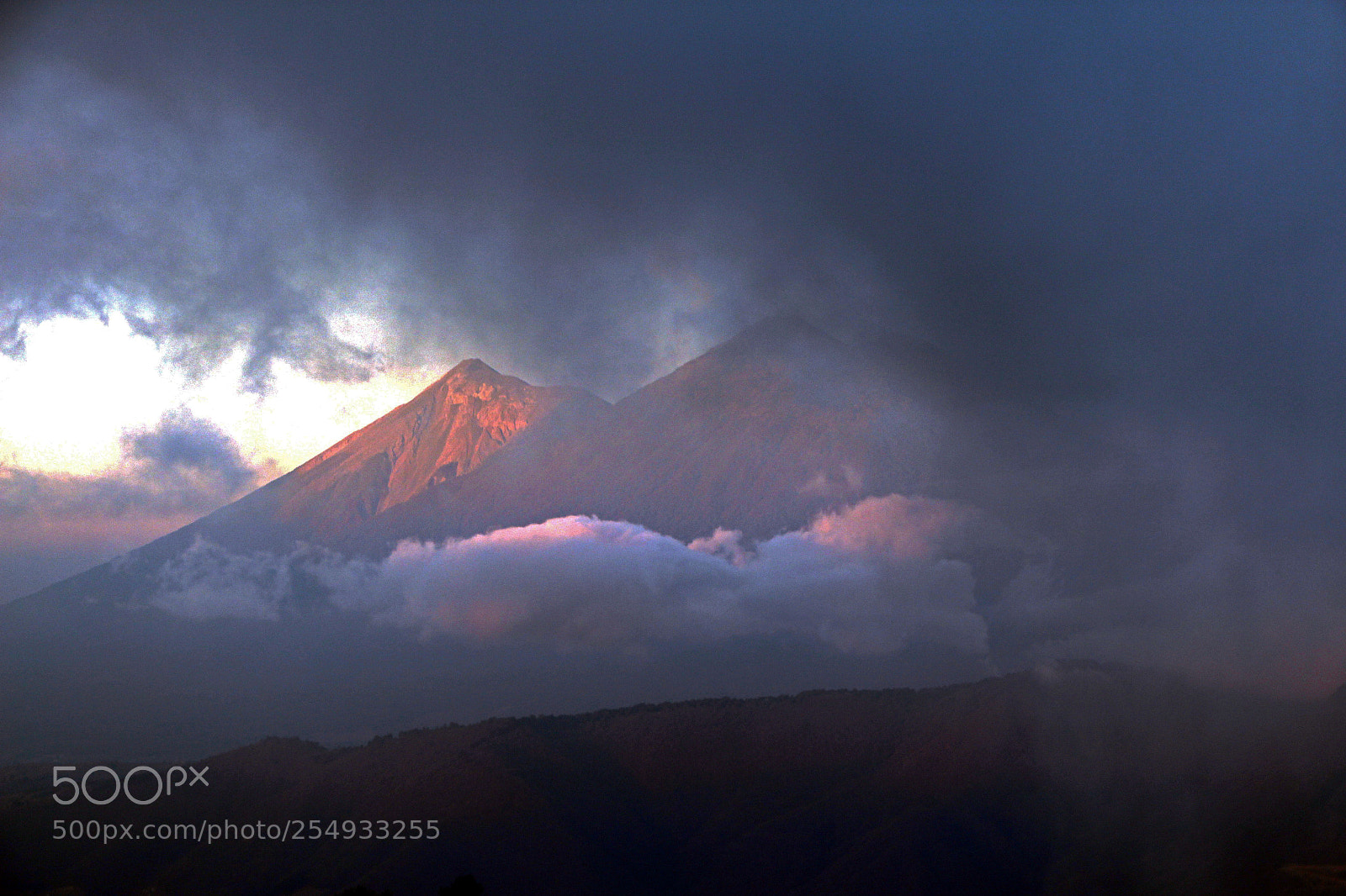 Canon EOS 650D (EOS Rebel T4i / EOS Kiss X6i) sample photo. Volcanoes in mist: guatemala photography