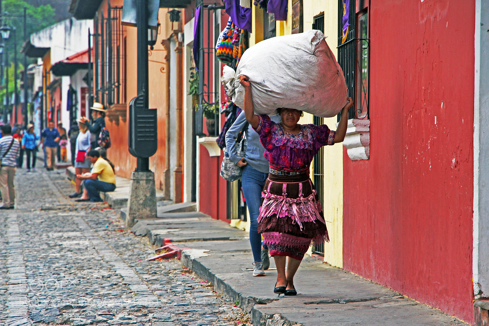 Canon EOS 650D (EOS Rebel T4i / EOS Kiss X6i) sample photo. Guatemalan woman photography