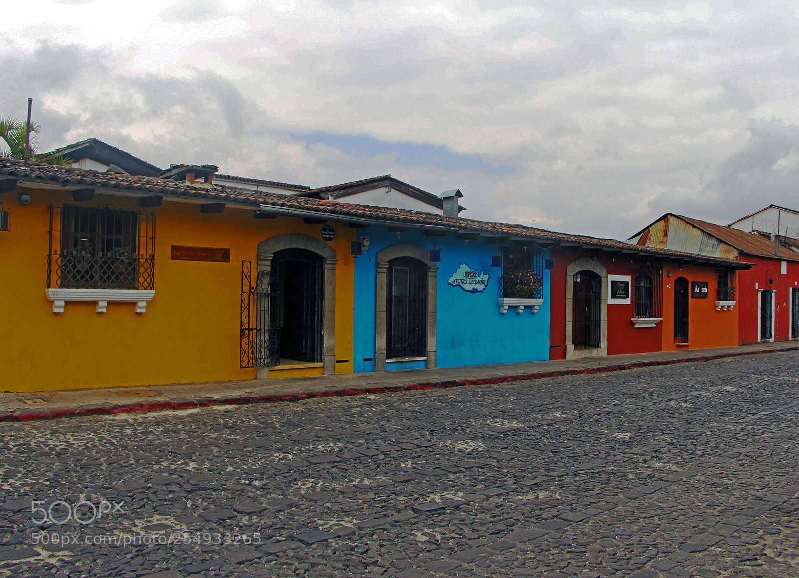 Canon EOS 650D (EOS Rebel T4i / EOS Kiss X6i) sample photo. Street in antigua photography