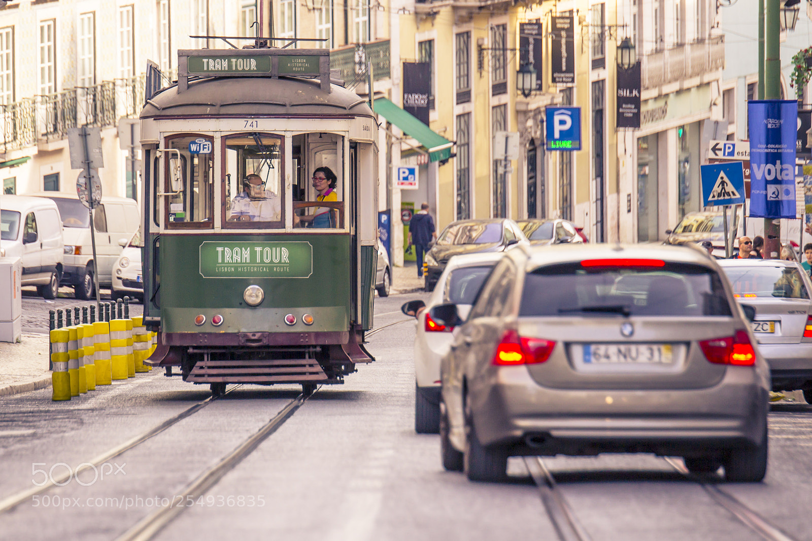 Canon EOS 60D sample photo. Lisbon green tram photography