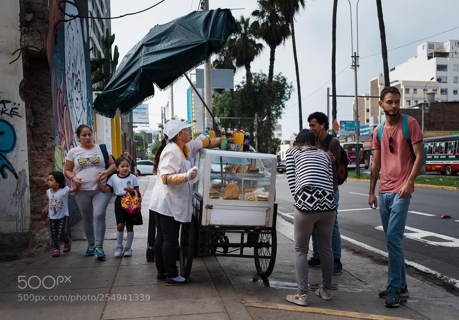 Leica Q (Typ 116) sample photo. Negotiating major food purchase photography
