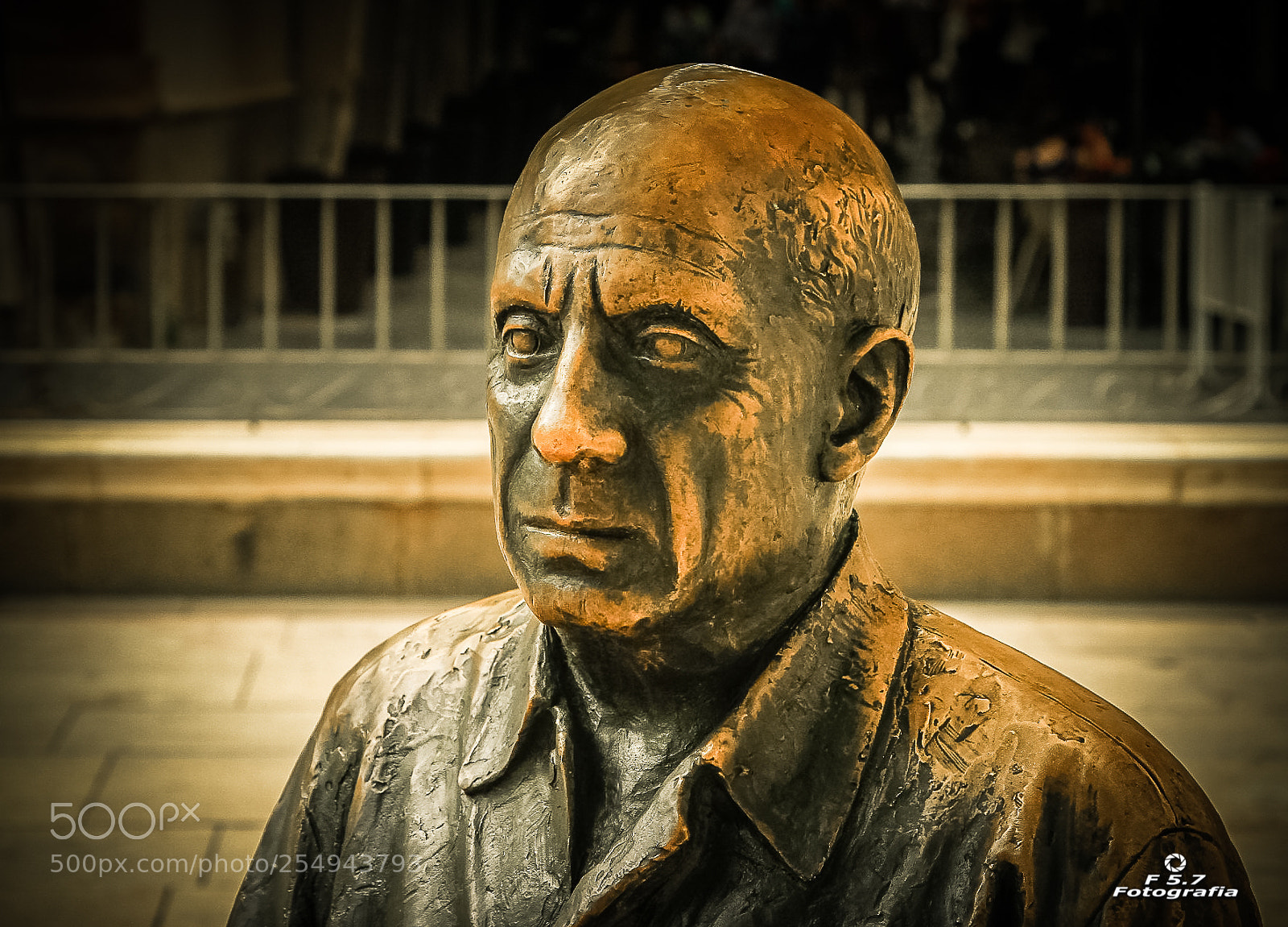 Canon EOS 7D sample photo. Estatua de picasso photography