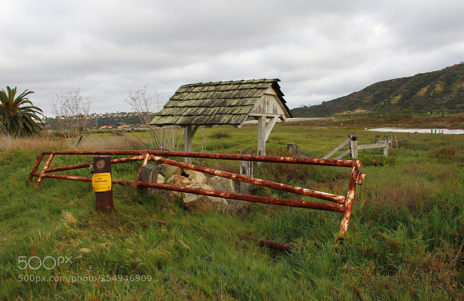 Canon EOS 60D sample photo. Old gate n building photography