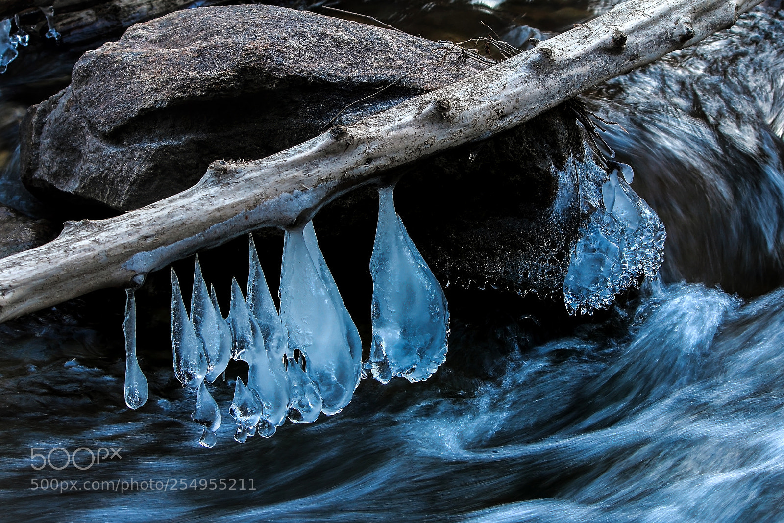 Canon EOS 600D (Rebel EOS T3i / EOS Kiss X5) sample photo. Ice and stick photography
