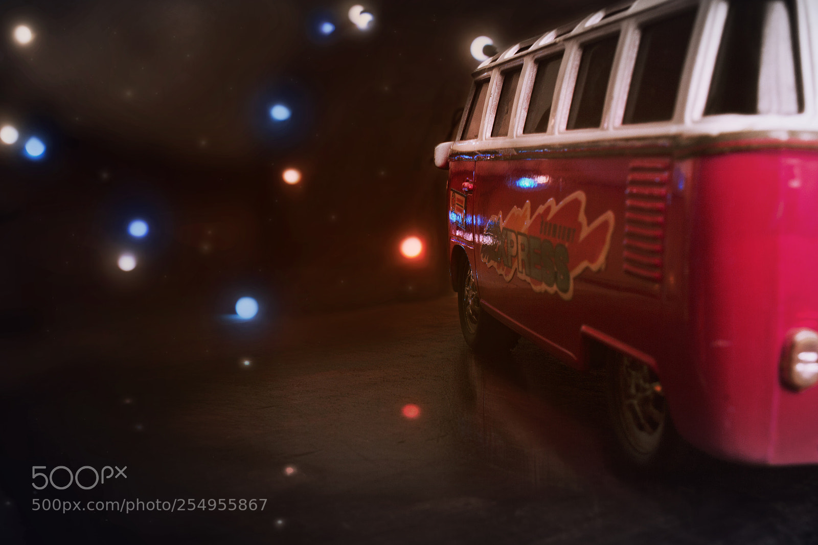Canon EOS 700D (EOS Rebel T5i / EOS Kiss X7i) sample photo. Kombi in the dark photography