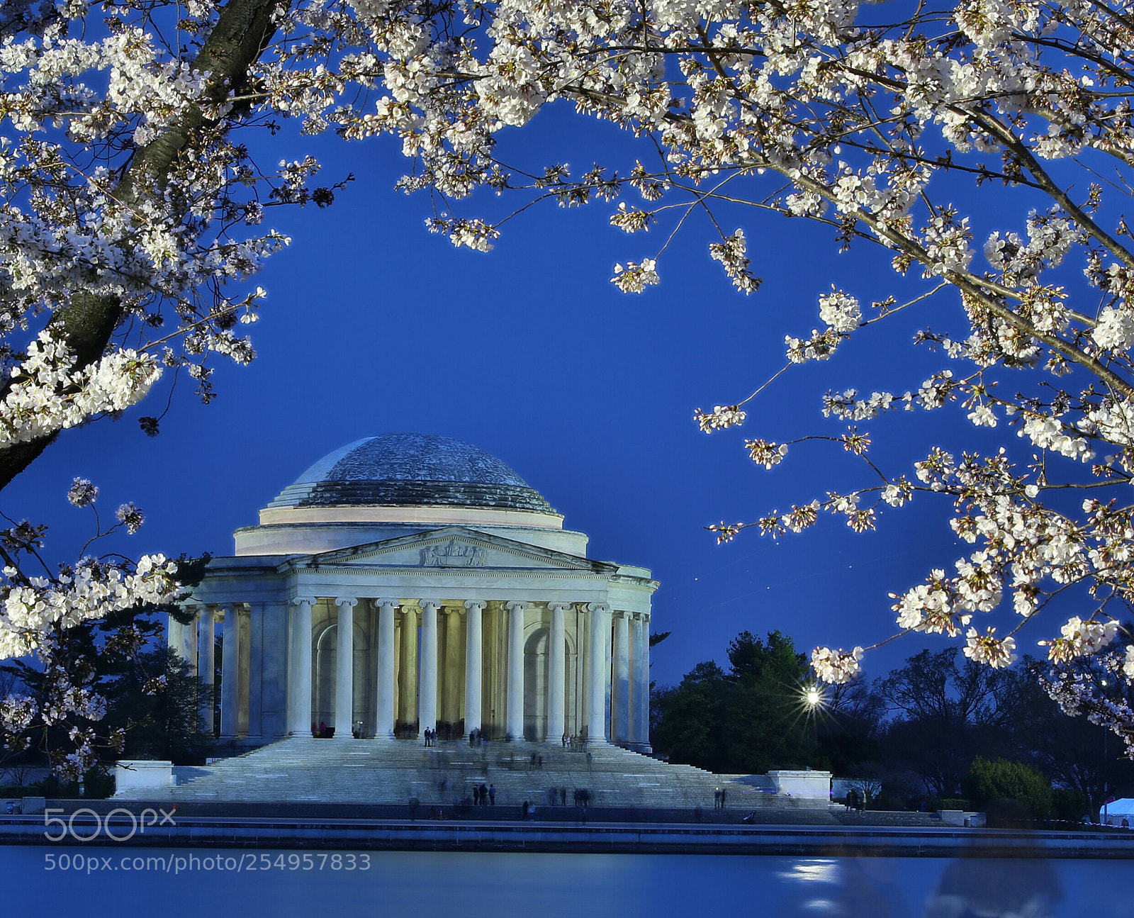 Canon EOS 5D Mark IV sample photo. Jefferson memorial during high photography