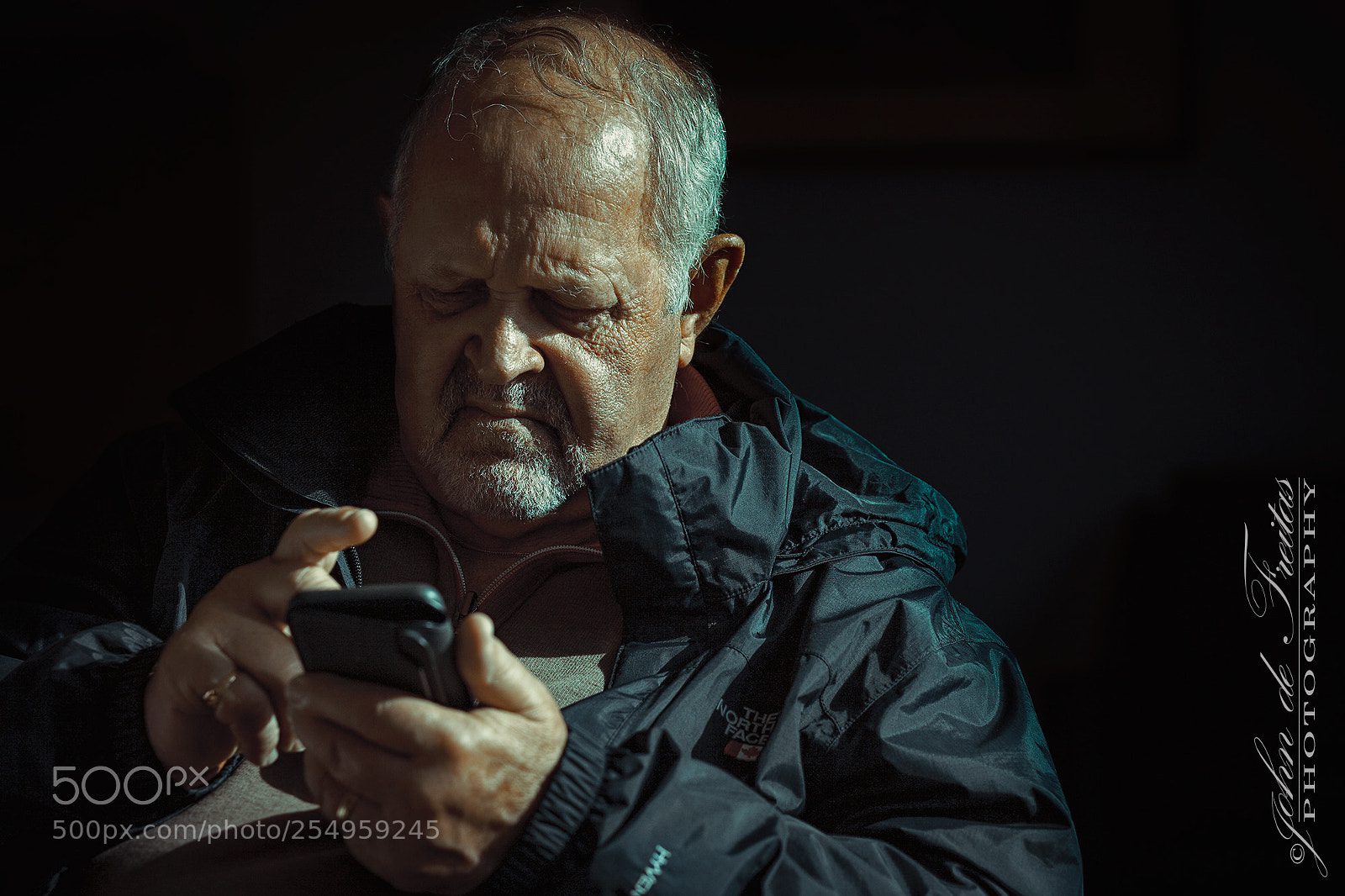 Canon EOS 5D Mark II sample photo. Ken playing with iphone photography