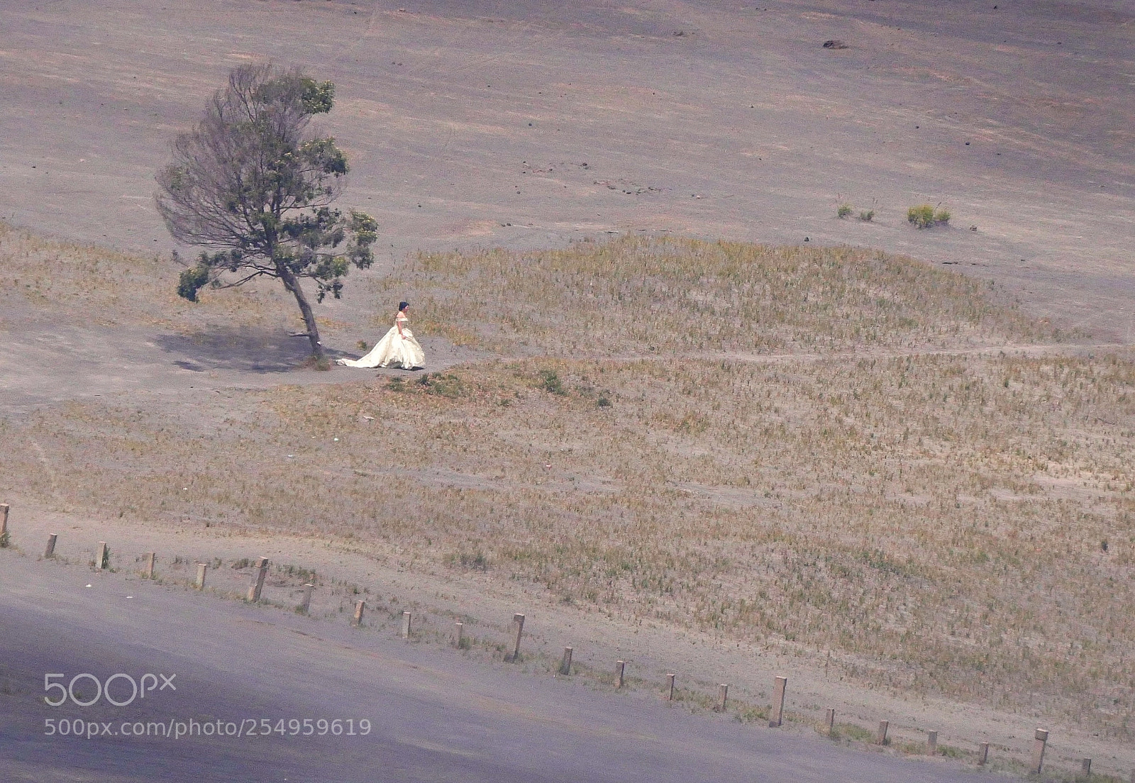 Panasonic Lumix DMC-GH4 sample photo. Lady in white dress photography