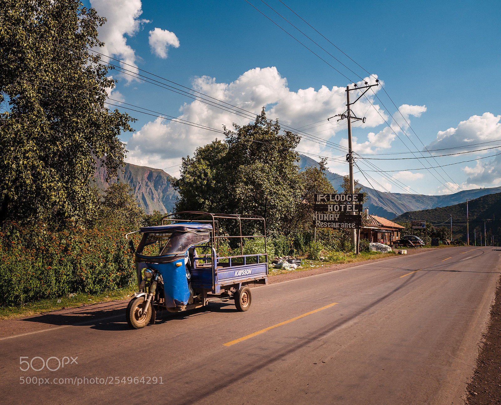 Leica Q (Typ 116) sample photo. Tuk tuk through huaran photography