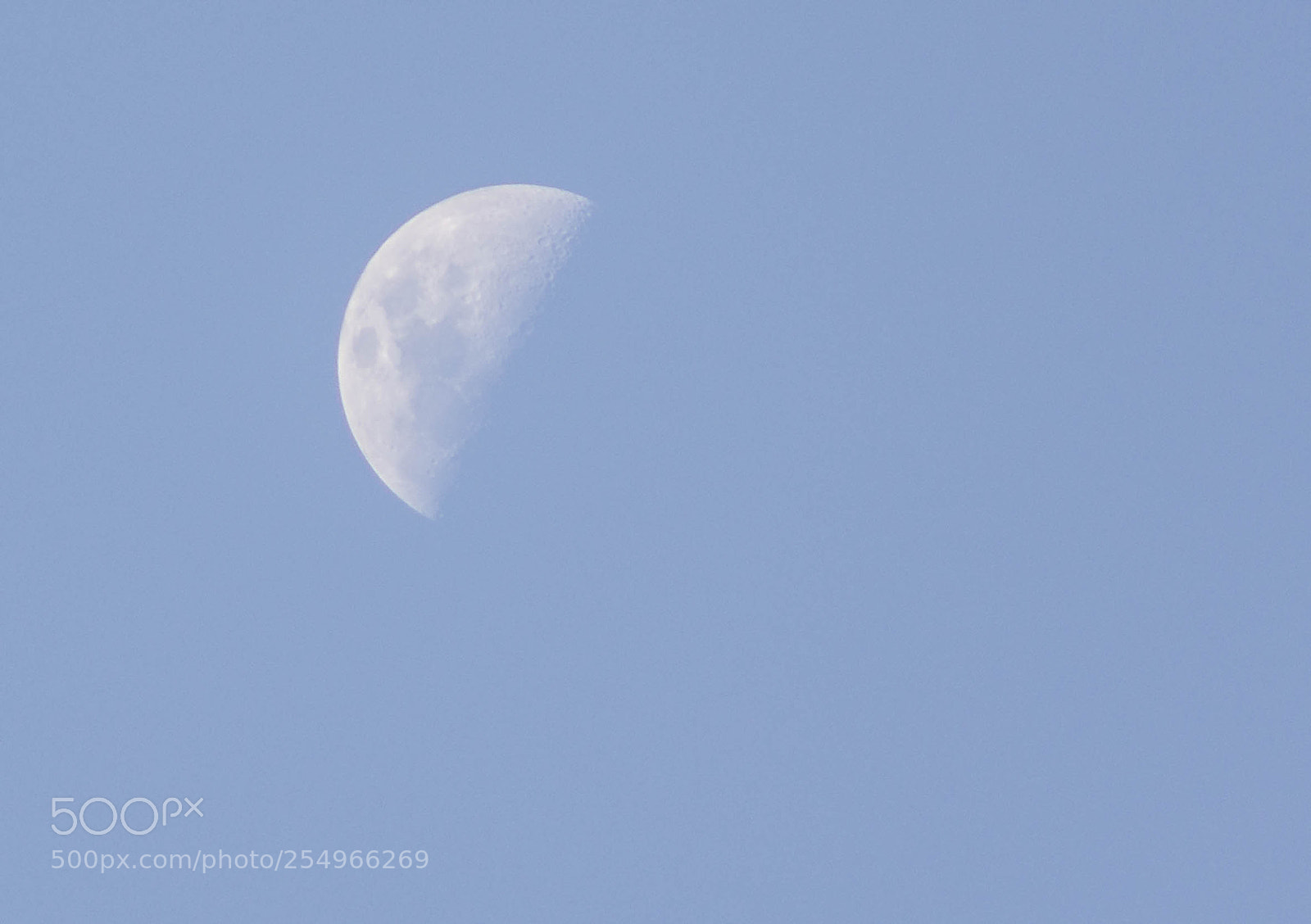 Canon EOS 1200D (EOS Rebel T5 / EOS Kiss X70 / EOS Hi) sample photo. Moon in sunny day photography