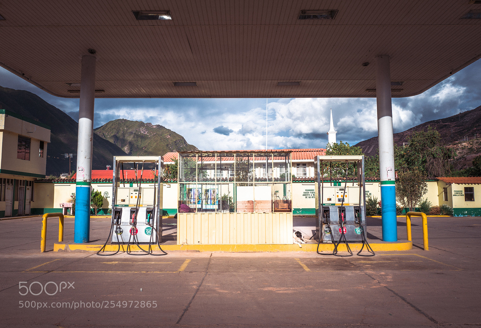 Leica Q (Typ 116) sample photo. Urubamba gas station l1060711.jpg photography