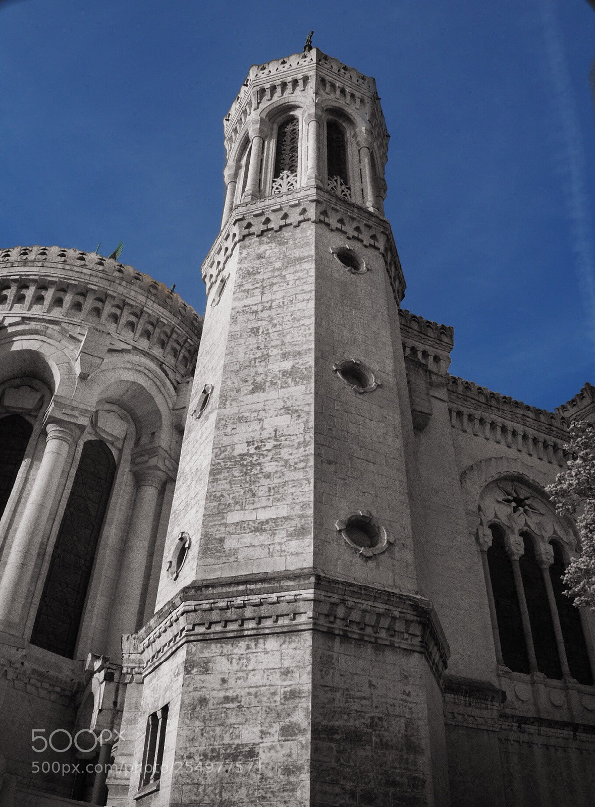 Olympus OM-D E-M10 II sample photo. Bell tower photography