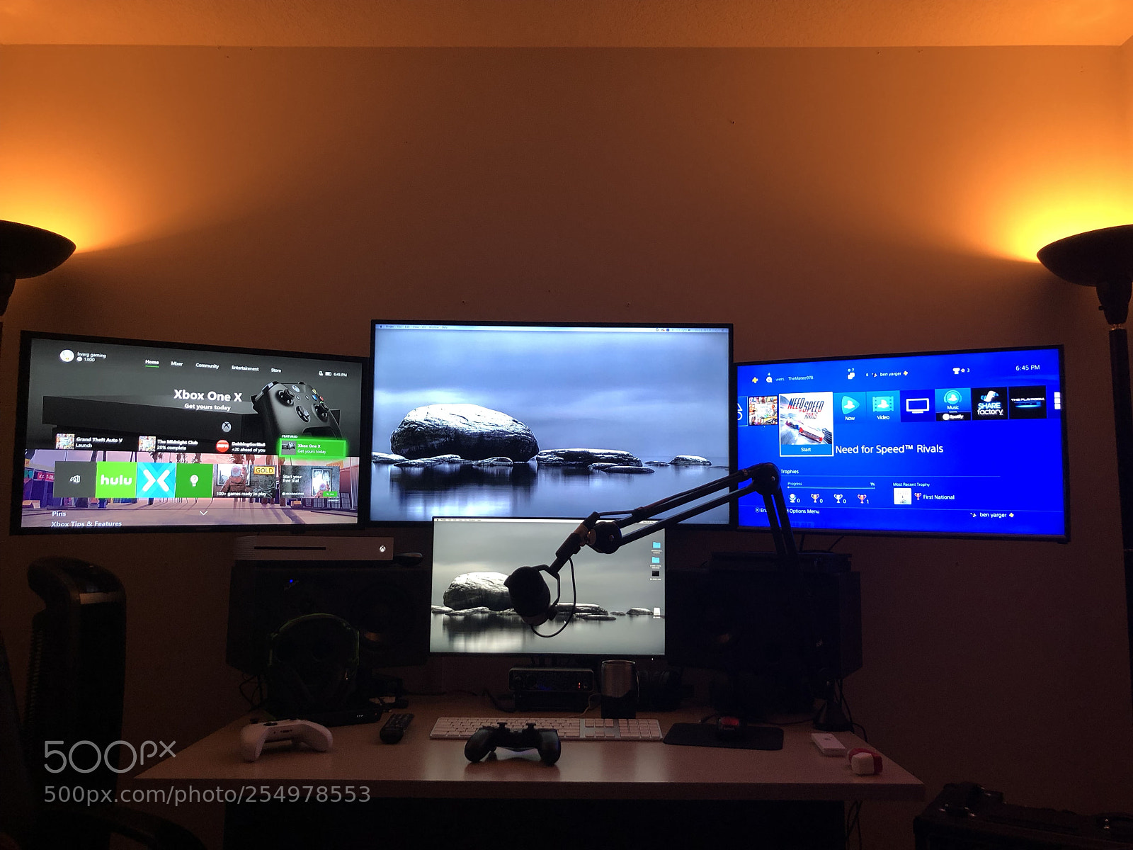 Apple iPhone 8 Plus sample photo. The streaming gamer photography