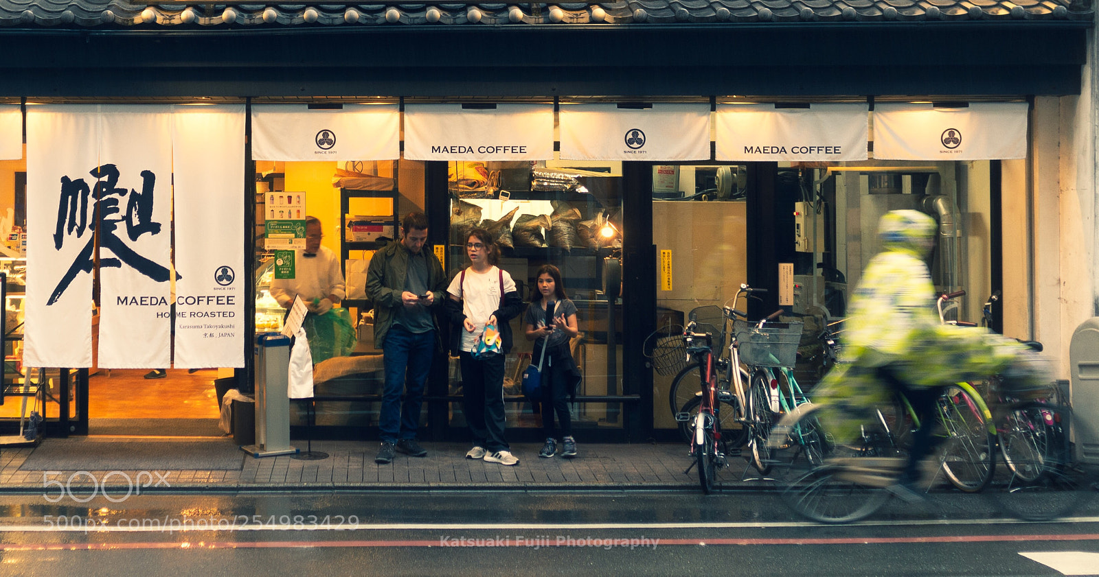 Olympus OM-D E-M10 sample photo. Passing by photography