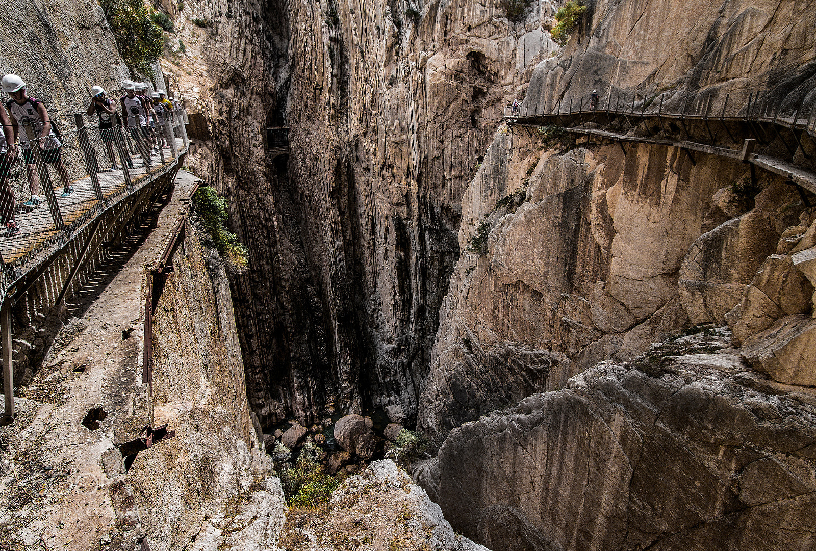 Canon EOS 1100D (EOS Rebel T3 / EOS Kiss X50) sample photo. Crossing a canyon photography