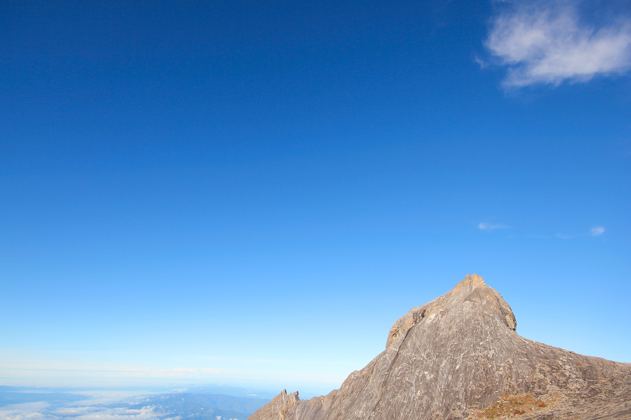 Canon EOS 550D (EOS Rebel T2i / EOS Kiss X4) + Sigma 10-20mm F4-5.6 EX DC HSM sample photo. View of mount kinabalu photography