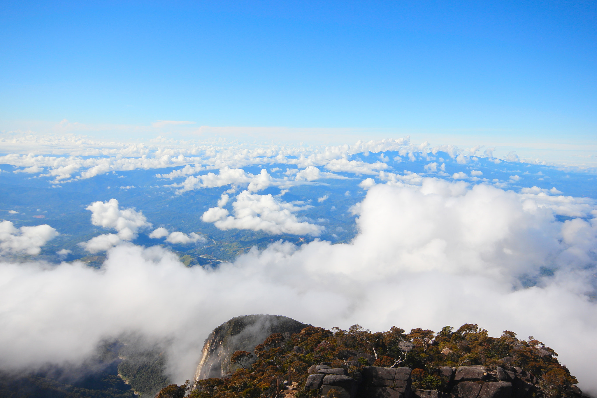 Canon EOS 550D (EOS Rebel T2i / EOS Kiss X4) + Sigma 10-20mm F4-5.6 EX DC HSM sample photo. View of mount kinabalu photography