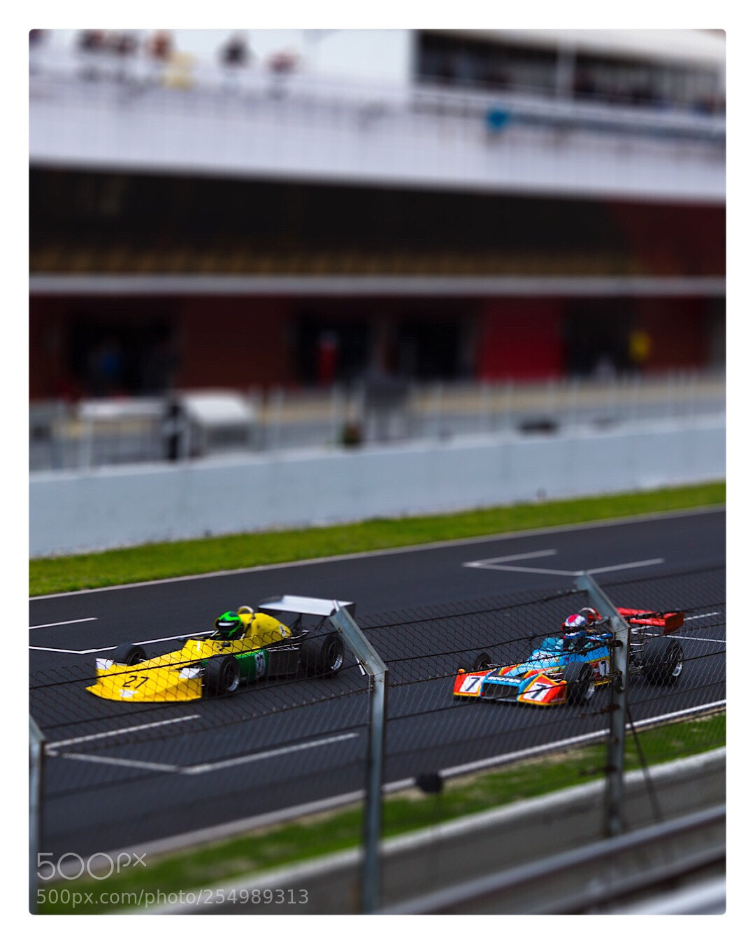 Canon EOS 1200D (EOS Rebel T5 / EOS Kiss X70 / EOS Hi) sample photo. F2 classic in miniature photography