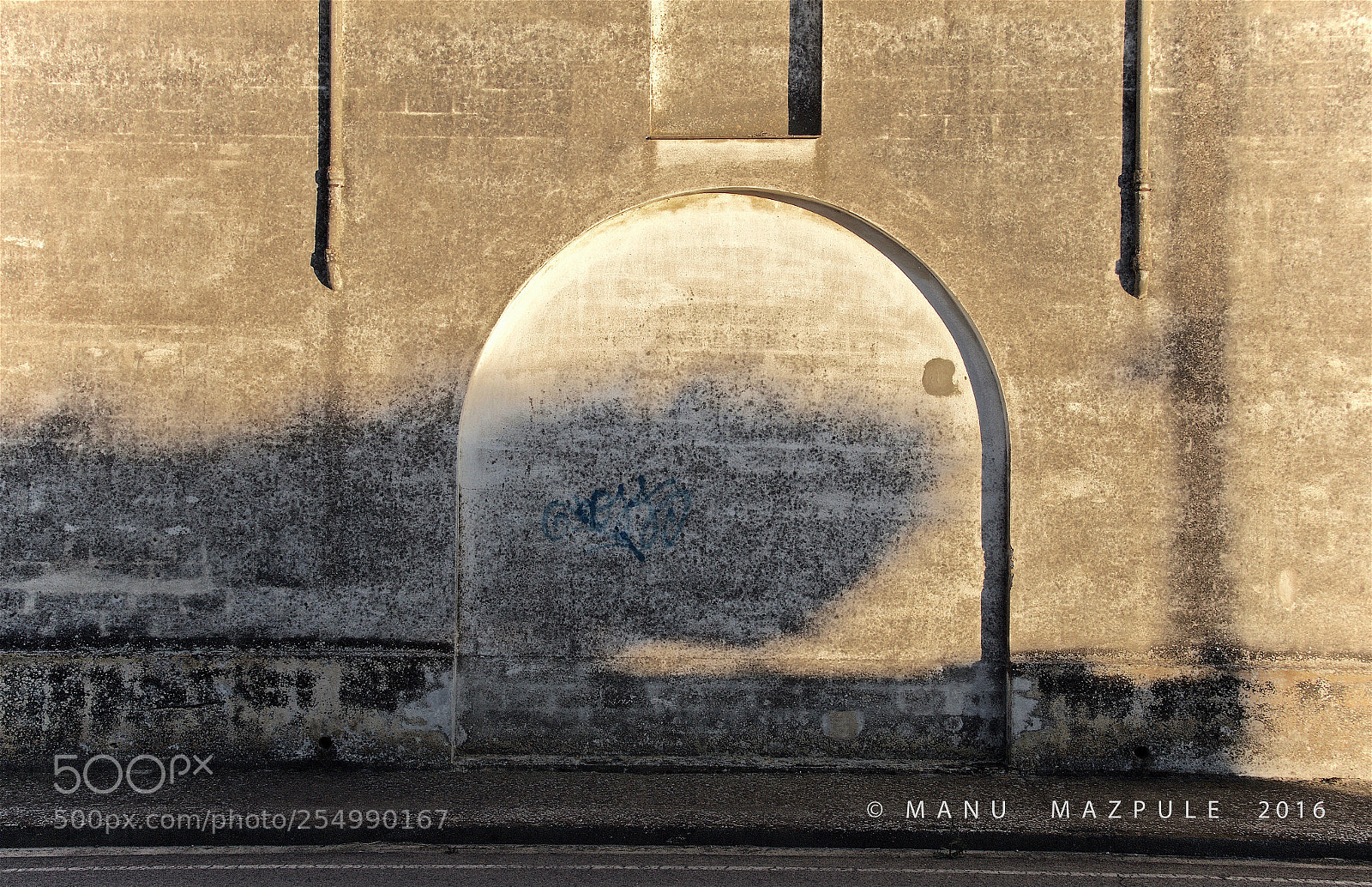 Canon EOS 70D sample photo. 305. girona. catalunya... no passing... photography
