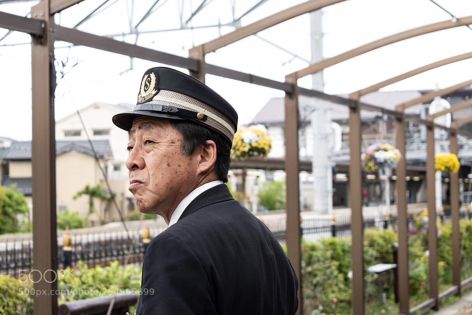 Nikon D5600 sample photo. Waiting for the train  photography