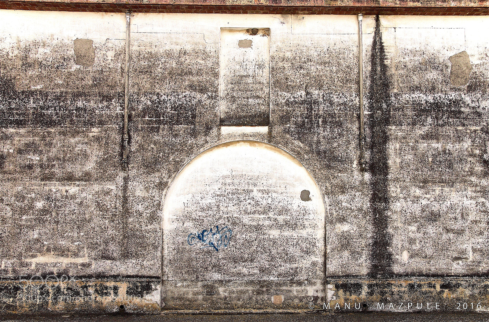 Canon EOS 70D sample photo. 306. girona. catalunya... no passing... photography
