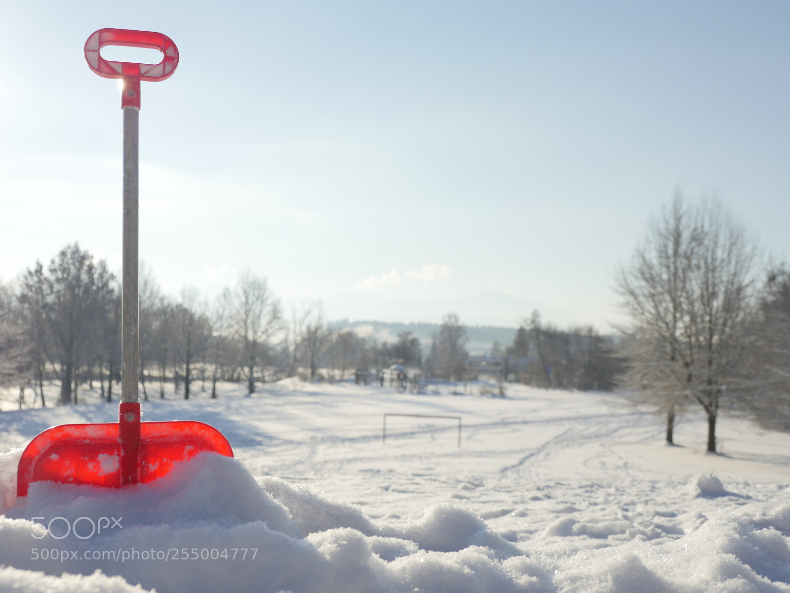 Panasonic Lumix DMC-GH4 sample photo. Forgotten toy shovel in photography
