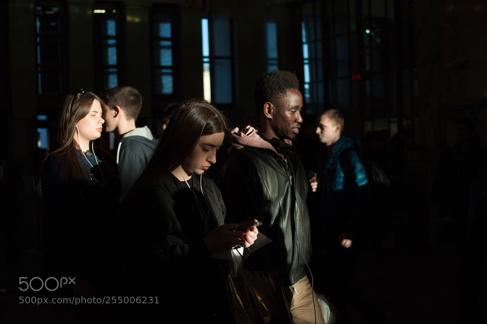 Canon EOS 500D (EOS Rebel T1i / EOS Kiss X3) sample photo. People of moscow metro photography