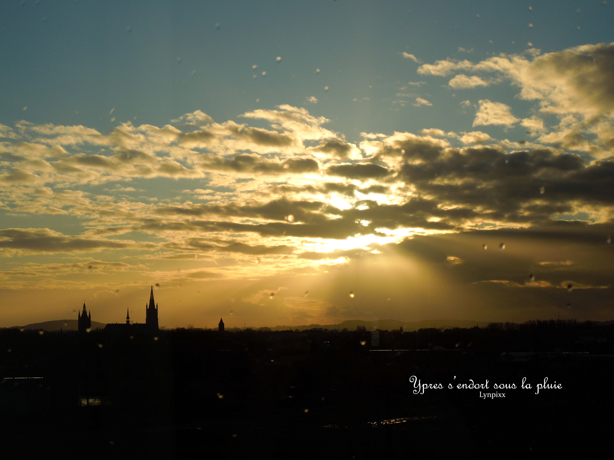 Nikon Coolpix S8200 sample photo. Ypres s'endort sous la pluie photography